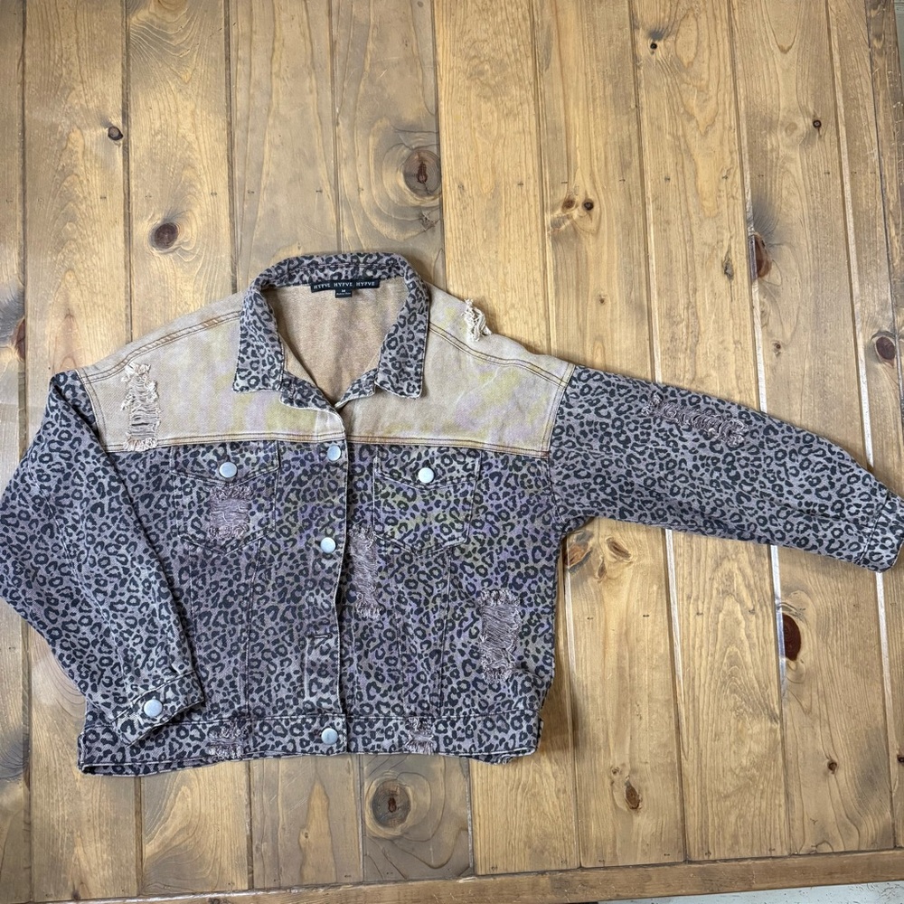 HYFVE Women's Cheetah Print Jean Jacket